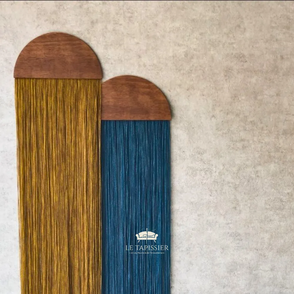 Décoration murale bohème bois et franges fil moutarde et bleu Décoration murale bohème bois et franges fil moutarde et bleu