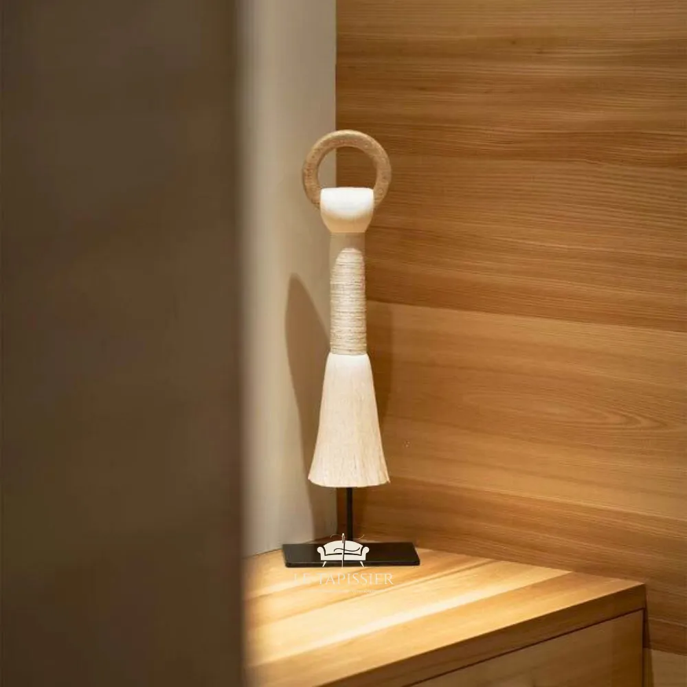 Design artisanal fil blanc bois minimaliste Design artisanal fil blanc bois minimaliste
