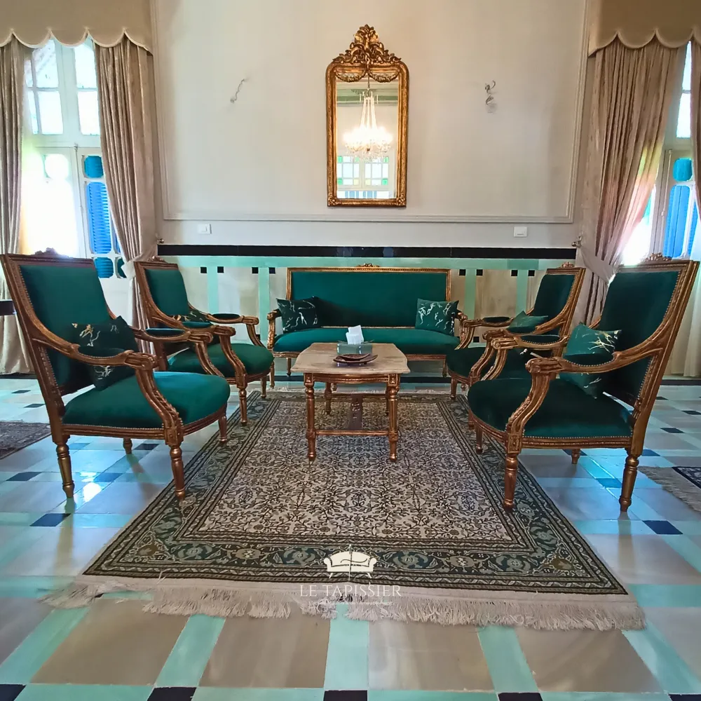 Salon classique restauré velours vert bois doré style Louis XVI Salon classique restauré velours vert bois doré style Louis XVI